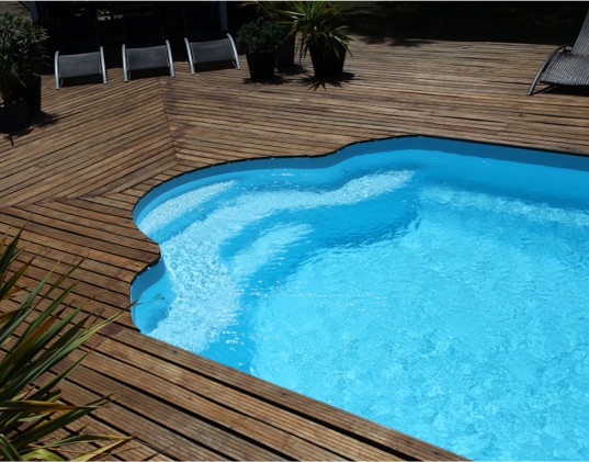 Servicios de renovación y restauración más comunes para piscinas de fibra